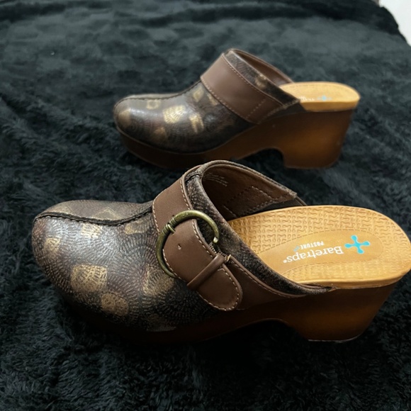 Clogs - Picture 4 of 4